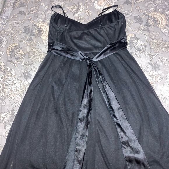 Black dress - Picture 3 of 3